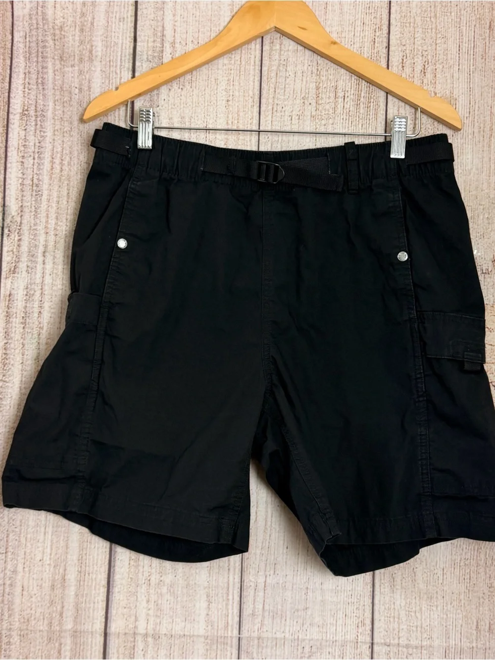 The North Face Men’s  Black Cargo Shorts with Belt size Medium